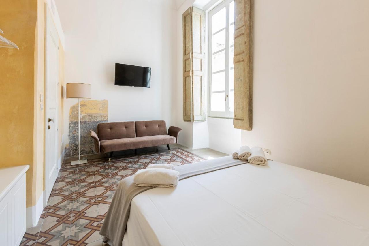 Palazzo Balsamo Bed & Breakfast Gallipoli Bagian luar foto