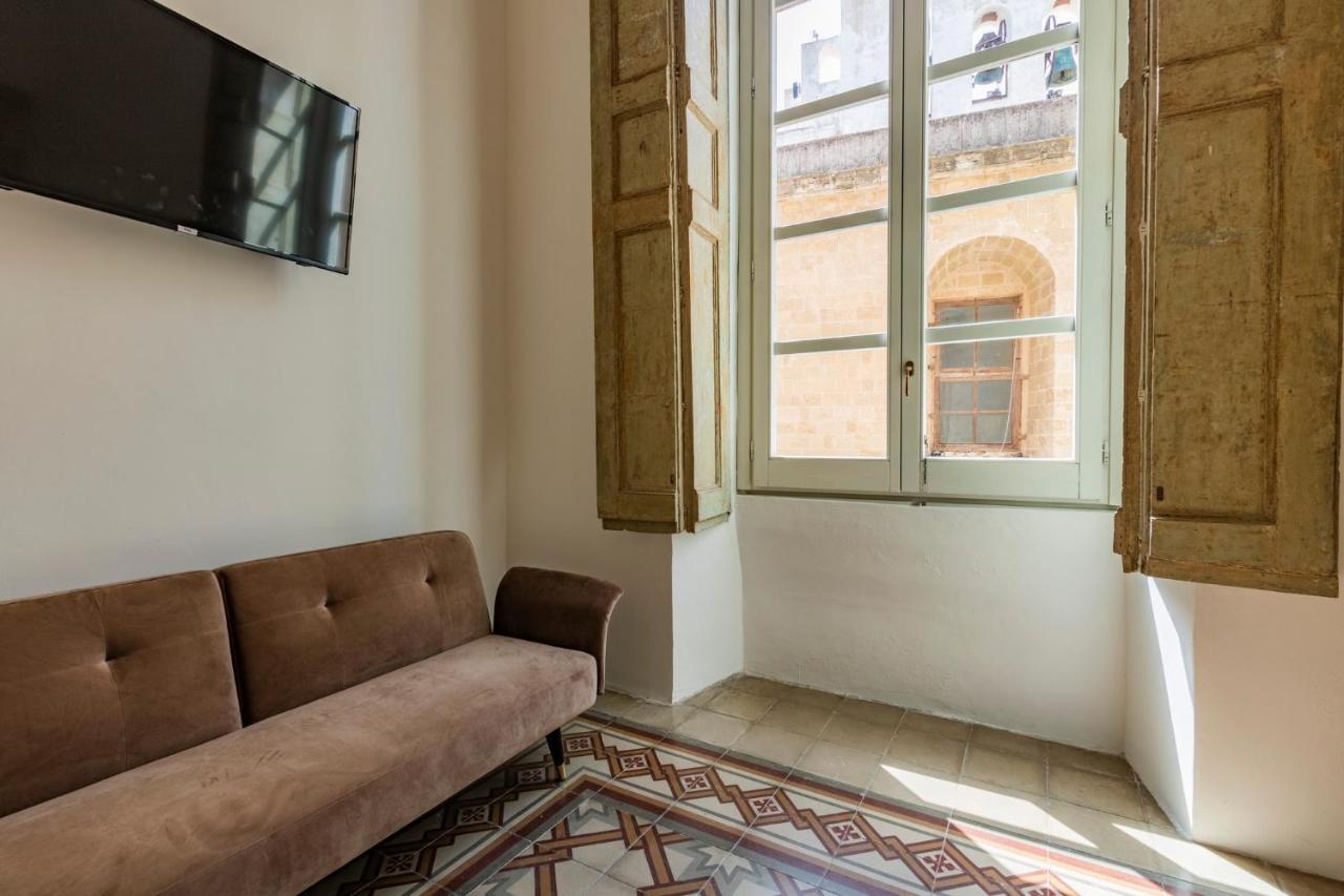 Palazzo Balsamo Bed & Breakfast Gallipoli Bagian luar foto