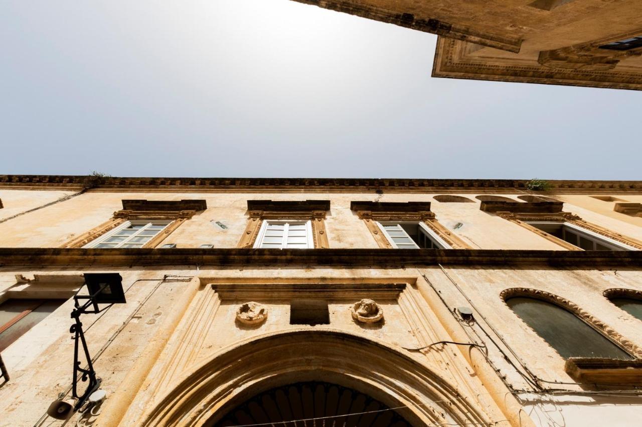 Palazzo Balsamo Bed & Breakfast Gallipoli Bagian luar foto